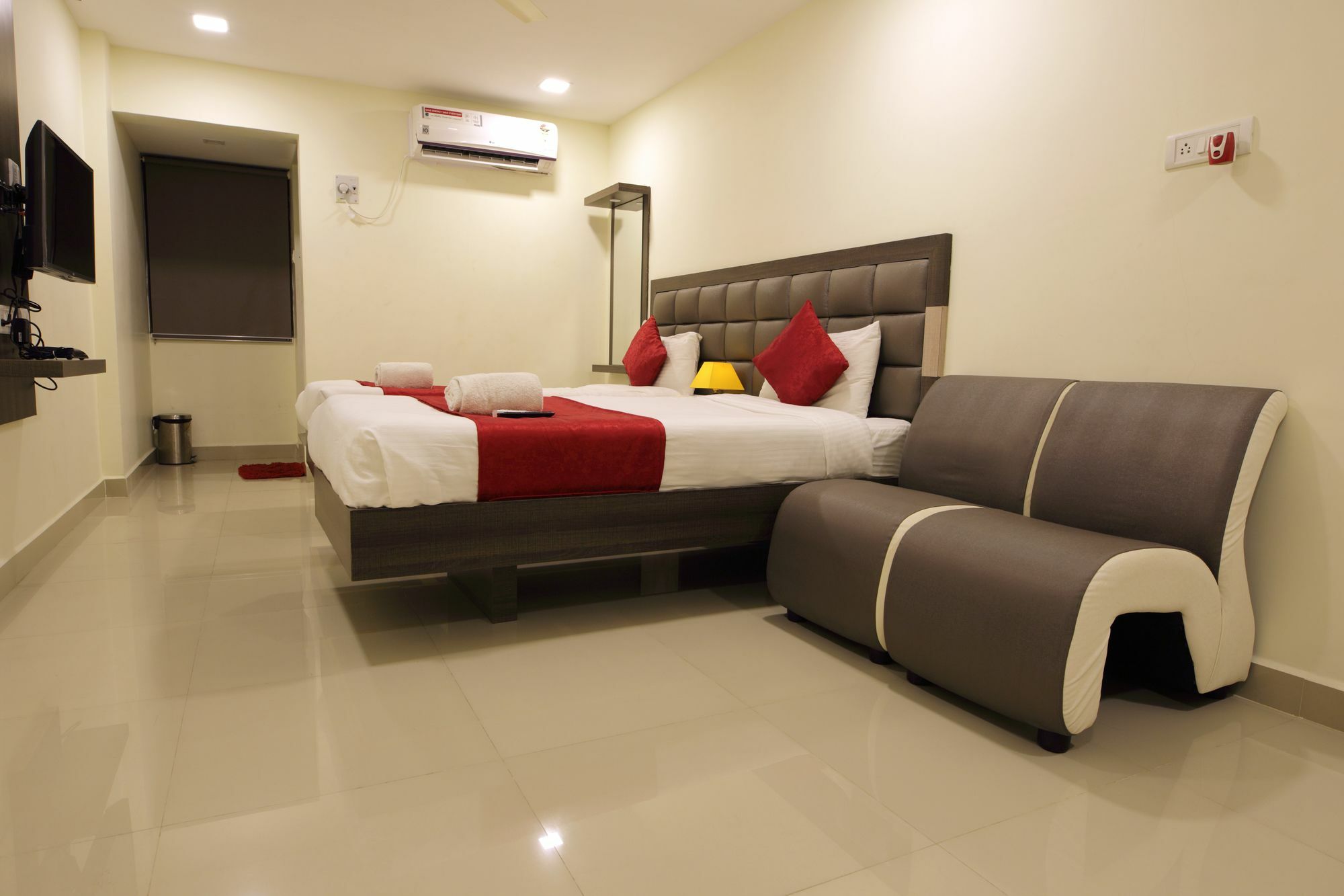 เวนเจอร์ พาร์ค ทุไรปักกัม เจนไน Hotel เชนไน ภายนอก รูปภาพ